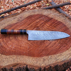 Couteau de cuisine en acier Damas de qualité supérieure pour chefs professionnels et cuisiniers amateurs avec manche confortable - Product Image 5