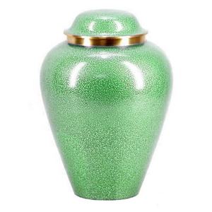 Urne funéraire luxueuse en laiton avec un savoir-faire exquis et un appel intemporel pour la conservation des cendres par Axiom Home Accents - Product Image 2