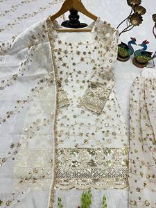 Ensemble sharara crème de créateur avec broderie dorée, haut sans manches avec pantalon palazzo et dupatta - Product Image 3
