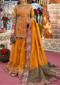 Elegante lehenga naranja de gasa bordada con cuello alto, manga larga, corte en A y largo hasta el suelo. El mejor atuendo para Mehndi. - Product Image 1