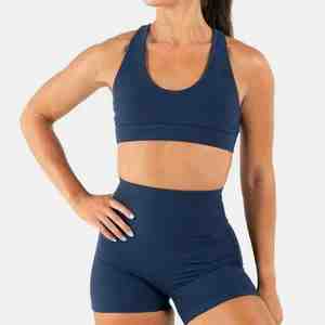 Ensemble de sport taille haute uni grande taille : Crop top et pantalon de yoga en Spandex/Polyester antibactérien, sans couture frontale - Product Image 1