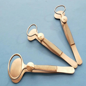 Jamso Industries – Lot de 3 pinces à chalazion Desmarres (3,5 po, petites, moyennes, grandes) – Instrument certifié CE Classe I - Product Image 1