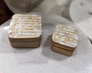 Caja de Joyería de Madera Natural con Incrustaciones de Concha, Estuche Cuadrado de Almacenamiento con Aspecto de Perla, Empaque de Regalo para Anillos y Accesorios Pequeños - Product Image 3