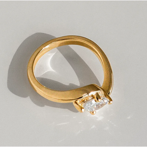 แหวนหมั้นเพชรเดี่ยวทรงบายพาสทองคำ 14K ดีไซน์หรูหรา พร้อมใบรับรอง IGI - Product Image 6