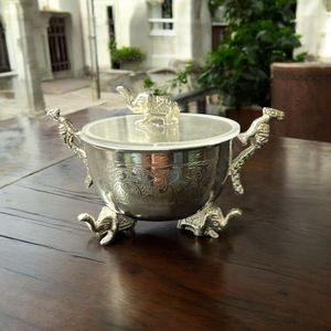 Bol décoratif en métal artisanal au design moderne, éléphant et paon, boîte en velours, cadeau |   Décoration d'intérieur de haute qualité pour un anniversaire - Product Image 3