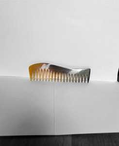 Peine de Cuerno de Vaca Hecho a Mano con Forma Natural, Moderno, Duradero, Ecológico, Arte y Coleccionismo, Regalo Empresarial, Decoración del Hogar, Artesanía Natural - Product Image 2