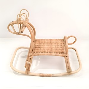 Cheval à bascule artisanal en rotin pour enfant, accessoire de chambre à coucher, jouet animal à bascule - Product Image 5