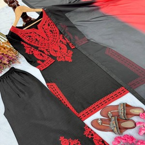 VASTRA COTTAGE Élégant ensemble en soie Fandy avec broderie, sequins et travail manuel de diamants, accompagné d'un pantalon Plazo en soie Fandy et d'un dupatta en tulle doux - Product Image 5