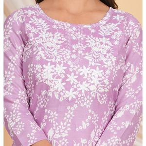 Trendy Womens Floral Imprimé Straight Kurti Designer Casual Wear Kurta pour l'été est disponible à bas prix - Product Image 5