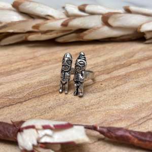 Anillo Étnico de Latón con Figura Tribal, Unisex, Acabado Plateado Oxidado, Diseño de Pareja Primitiva, Regalo, Venta al por Mayor - Product Image 2