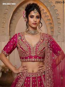 Ropa de boda india tradicional, último modelo en seda con bordados y lentejuelas, conjunto de Lehenga-Choli y Dupatta, compra en línea en India. - Product Image 4