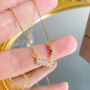 Collier avec pendentif lettre en acier inoxydable 304 plaqué or 0,03 µm et incrustation de zircon sur chaîne câblée - Product Image 4