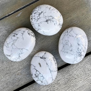 Pierre de Howlite Blanche Naturelle Polie à la Main, Pierre de Méditation et de Guérison en Cristal, Pierre Anti-Stress pour la Méditation, le Reiki, la Décoration Intérieure et les Cadeaux - Product Image 1