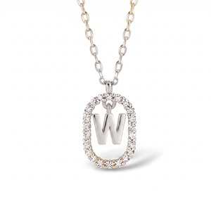 Pendentif lettre W en or jaune avec accents de diamants sertis clos, charme classique unisexe pour usage quotidien - Product Image 3