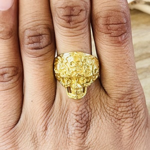Bague Crâne au Design Original en Laiton Gothique pour Hommes, Plaqué Or 18 carats, Bijou Punk Massif, Vente en Gros / Support ODM Disponible - Product Image 4