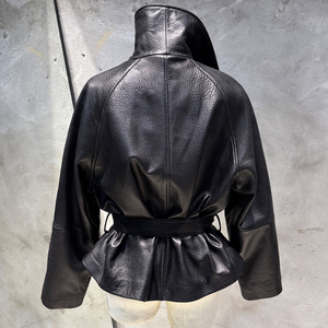 Veste courte en cuir véritable noir pour femme avec col rabattu, double boutonnage, ceinture, style enveloppant, pour l'automne - Product Image 2
