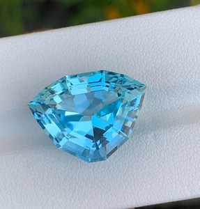Topacio con corte trillón, piedra preciosa suelta, facetada naturalmente, de calidad para la fabricación de joyas, suministro al por mayor. - Product Image 2