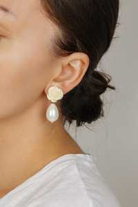 Pendientes florales de novia con clip de rosas, pendientes grandes con perlas colgantes, accesorios elegantes para boda, para orejas sin perforar - Product Image 6