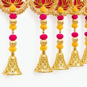 Élégant Toran de porte à fleurs jaunes avec des chaînes de perles et des détails dorés pour la décoration de mariage, festive, de la maison et traditionnelle - Product Image 3