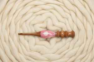 Belladec High-quality Eco-Friendly Durable Resin <b>Crochet</b> <b>Hook</b> with Oval Pink Handle for Hand Knitting Sewing Accessories - Product Image 3