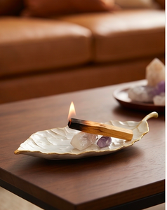Bol de service en céramique fait main, blanc avec bordure dorée, design minimaliste, pour la table et les cadeaux - Product Image 2