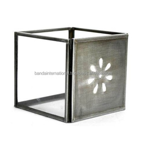 Portavelas votivo de hierro cuadrado con cuentas y acabado dorado para iluminar la decoración del hogar y otros candelabros - Product Image 3