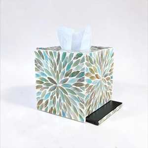 Caja de pañuelos decorativa moderna hecha a mano con diseño floral pulido e incrustaciones de nácar para uso en el hogar y la oficina - Product Image 5