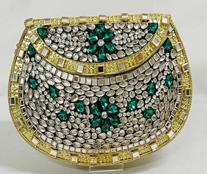 Hermoso bolso de mano de resina Kundan con borde de metal para mujer, ideal para fiestas nocturnas, de f s international - Product Image 5