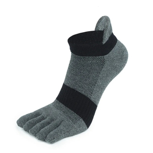 Chaussettes de sport ODM à cinq doigts, coupe basse, en maille respirante, avec talon renforcé, bande antidérapante, en coton, absorbant la transpiration, fabriquées sur mesure au Vietnam - Product Image 2