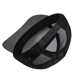 Gorras de Golf Trucker Estructuradas de 6 Paneles con Logotipo Personalizado, Malla Impermeable, Lona Vaquera, Diseño Perforado con Corte Láser, Bordado y Goma - Product Image 6