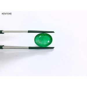 Esmeralda Verde 3A 100% Natural de Zambia, Corte Ovalado Facetado, 7.36ct, Gema Suelta de Alta Calidad para la Creación de Joyería Personalizada - Product Image 1