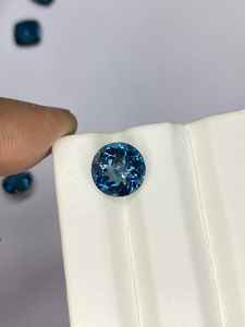 พลอยโทแพซสีน้ำเงินลอนดอนธรรมชาติ ทรงกลมเจียระไนเหลี่ยม ขนาด 5 มม. ถึง 10 มม. สำหรับทำเครื่องประดับ - Product Image 2