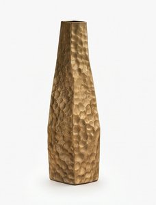 Vase en métal carré martelé doré de qualité supérieure, surface sculptée élégante à fossettes, porte-fleurs pour centres de table de mariage - Product Image 1