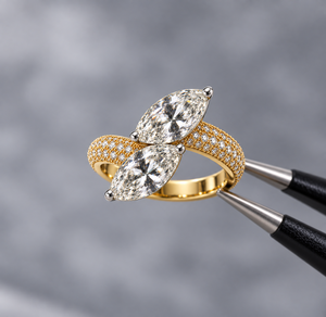 แหวนหมั้นเพชรทรงมาร์คีส์ 2 กะรัต รับรองโดย IGI เพชรเพาะเลี้ยง 14K ทองคำแท้ E-F VVS-VS ประดับเพชรแบบ Pave แหวน Toi et Moi - Product Image 4
