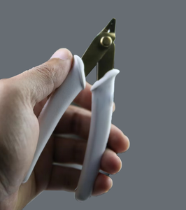Pince à micro-anneaux multifonctionnelle en acier inoxydable à poignée noire pour extensions de cheveux humains pré-collés à la kératine - Product Image 3