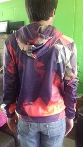 เสื้อฮู้ดดี้แฟชั่นทรงหลวม แห้งเร็ว สำหรับฤดูใบไม้ร่วง ผลิตจากโพลีเอสเตอร์ 100% พิมพ์ลายดิจิทัลดีไซน์ 3 มิติสุดฮิต ขายส่ง - Product Image 4