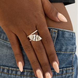 Bague de fiançailles élégante en moissanite marquise avec pierres latérales étincelantes pour femme, collection de bijoux de luxe pour mariée, cadeau chic - Product Image 2