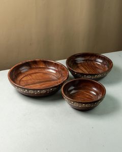 Ensemble de 3 bols de service en bois faits à la main avec incrustations florales, bols rustiques en bois pour salade, fruits et en-cas, pour la table et la maison - Product Image 4