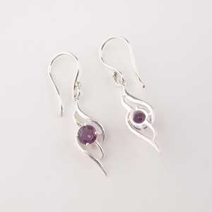 Pendientes Colgantes de Plata de Ley 925 con Baño de Oro y Amatista NG-033 de Nikhil Gems, Joyería Elegante Hecha a Mano con Gema Púrpura, a la Moda - Product Image 2