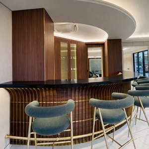 Juego de Bar Comercial de Lujo Argmac, Moderno con Iluminación LED, Estructura de Madera Ecológica y Duradera para Uso en Casas de Campo, Apartamentos, Villas y Hoteles - Product Image 1