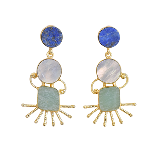 ต่างหูห้อยประดับมุกน้ำจืดและควอตซ์ชุบทอง 24K หลายเม็ด - เหมาะสำหรับงานปาร์ตี้สุดอินเทรนด์ - Product Image 1