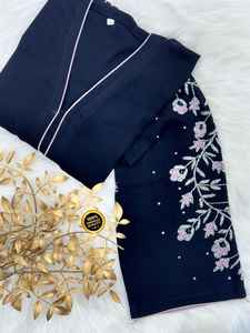 Abayas élégantes et modestes brodées à la main pour femmes - Product Image 2