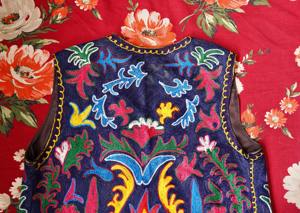 Chaleco tradicional afgano para hombre en azul marino intenso con detalles de espejo plateado y flecos de monedas, chaleco tribal Kuchi para uso cultural. - Product Image 6