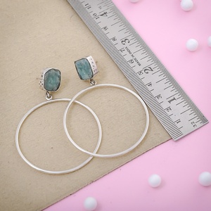 Pendientes de Aro de Plata con Aguamarina Natural en Bruto, Piedra Genuina Azul Verde, Joyería Minimalista para Mujer - Product Image 4