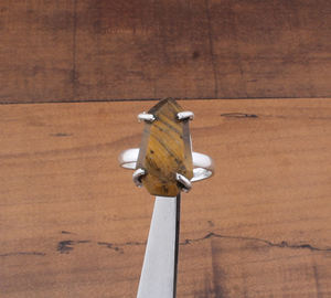 ผู้ผลิตเครื่องประดับตามสั่ง แหวนเงินแท้ 925 ประดับพลอยตาเสือธรรมชาติทรงโลงศพ ดีไซน์คลาสสิกสำหรับผู้หญิง เหมาะสำหรับงานปาร์ตี้ - Product Image 3