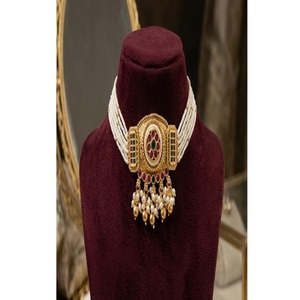 Ensemble collier et boucles d'oreilles en moissanite plaqué or de qualité supérieure Royal Heritage Rajwadhi pour collection de bijoux de mariage - Product Image 2