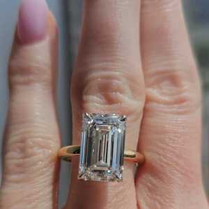 Anillo de Compromiso con Diamante Cultivado en Laboratorio, Corte Esmeralda de 5 Quilates, Certificado IGI, Anillo de Novia Solitario en Oro de Dos Tonos - Product Image 3