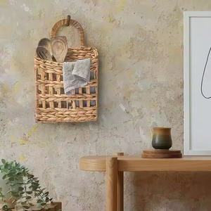 Cesta de pared para revistas y libros, tejida con jacinto de agua natural, bolsa de almacenamiento de pared para artículos del hogar - Product Image 2