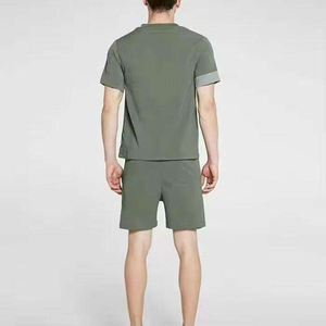 Ensembles d'été pour hommes : T-shirt à manches courtes et short – 2 pièces décontractées personnalisables, design simple et uni - Product Image 4