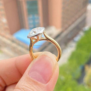 Anillo de Compromiso Solitario con Moissanita Corte Cojín y Engaste de Bisel en Plata de Ley 925 para Bodas y Regalos de Aniversario - Product Image 2